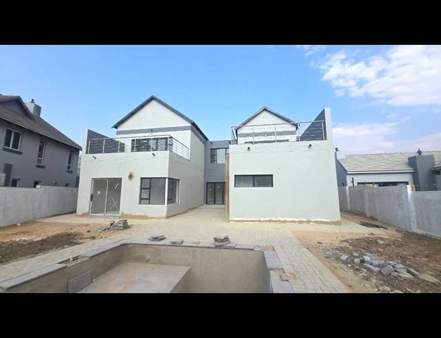 4 BEDROOM HOUSE FOR SALE IN MEERHOF